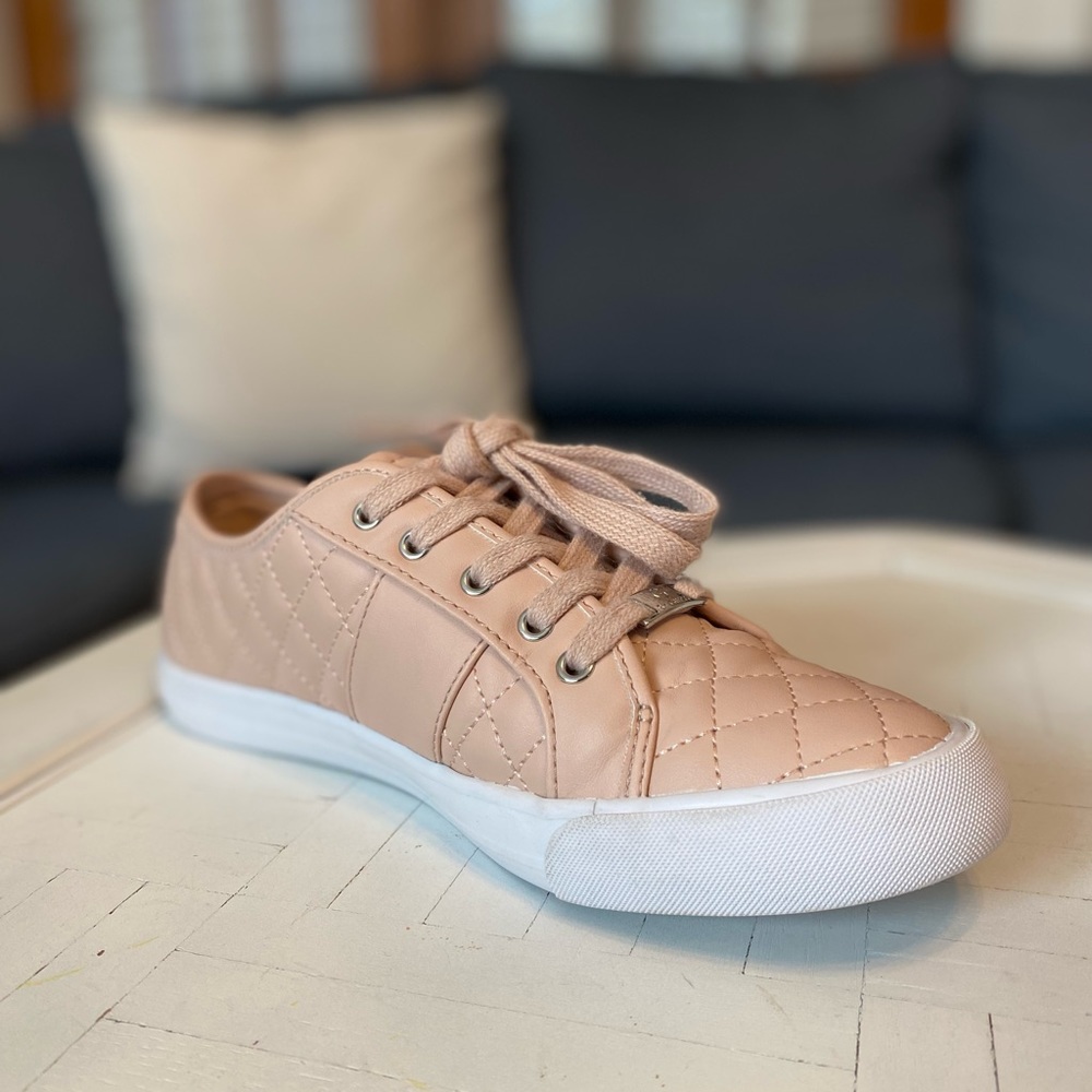(SOLD) G By Guess Goadie Pink Quilted Women’s Lace Up Fashion Sneakers Size 8.5 - Picture 3 of 9